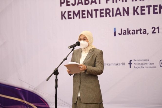 
					Menaker Ida Lantik 18 Eselon II Kemnaker