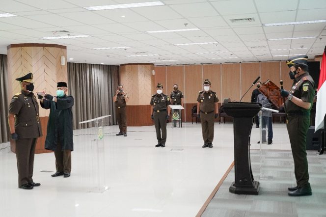 Jaksa Agung Lantik Laksmana Muda (LaksDa) TNI Anwar Saaidi, SH. Sebagai Jaksa Agung Muda Pidana Militer