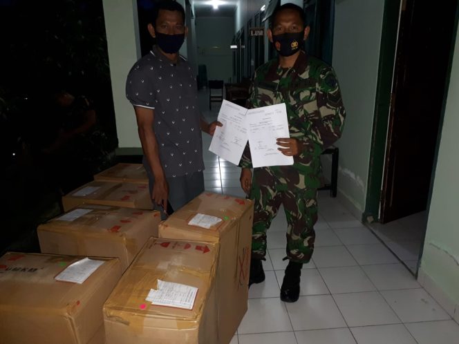 
					Tekan Laju Kasus Covid-19 di NTB, Pangdam IX/Udayana Bagikan Ribuan Masker