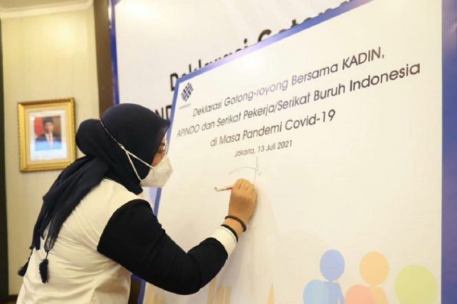 
					Kemnaker, Apindo, Kadin, dan Pekerja Gelar Deklarasi Gotong Royong