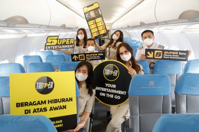
					Keren Banget, Naik Super Air Jet Bisa Nonton Film dan Majalah Digital