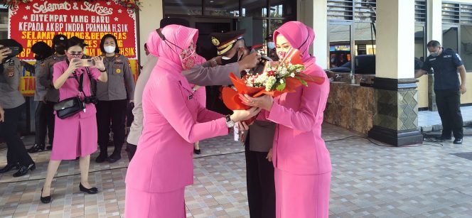 
					Suasana Haru Warnai Acara Pisah Sambut Kapolres Bitung