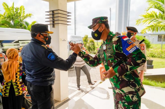 
					Danrem 162/WB jemput kabaharkam di bandara internasional ZAM