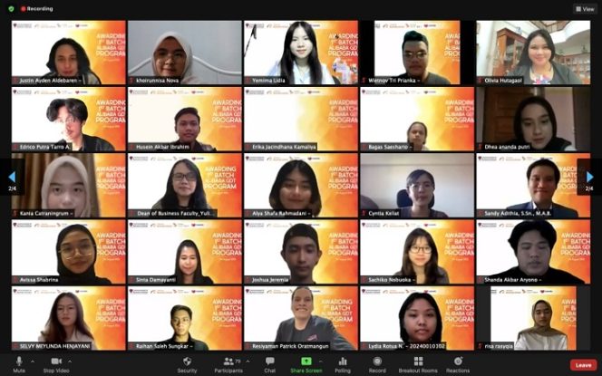 
					Foto bersama seluruh peserta Awarding Ceremony Alibaba Global Digital Talent Program