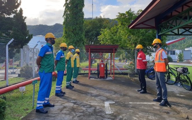 
					Ilustrasi Awak Mobil Tangki melaksanakan pengechekan Mobil dan Safety Briefing.