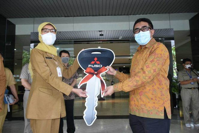 
					Mitsubishi Fuso Donasikan Espasio Pada PemProv DKI Jakarta Bantu Penanganan COVID-19