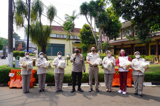 
					Tingkatkan Rasa Kepedulian, Lemdiklat Polri Beri Bantuan Kepada Nakes yang Terdampak Covid-19
