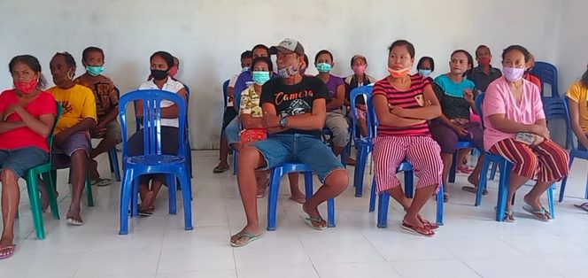 
					Pemdes Tebole Salurkan BLT DD Kepada 91 Penerima