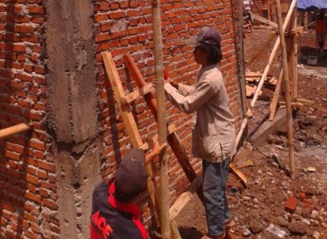 
					Pekerjaan Fisik 18 Unit SD di Rote Ndao Mencapai 35 persen