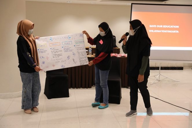 
					Kelompok Anak Pedesaan menyuarakan solusi dan rekomendasi kepada pemerintah.