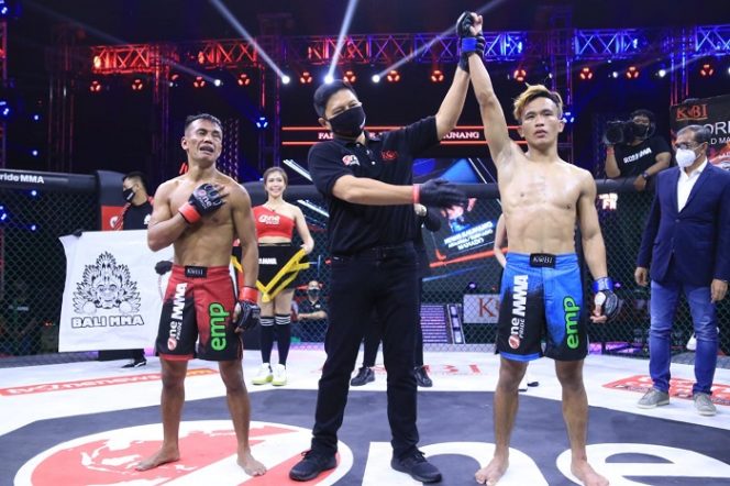 
					Dewan Juri One Pride MMA memutuskan kemenangan angka pada Novan dan unggul atas Faizal.