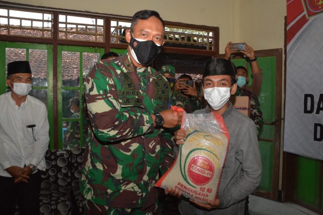 
					Sambut HUT TNI Ke-76, Korem 162/WB Berikan Bantuan Sembako dan Keramik Untuk Panti Asuhan Yayasan Nurul Hidayah Lombok Tengah
