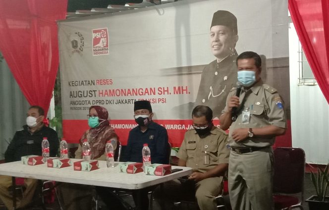 
					Kegiatan Reses Anggota DPRD DKI Jakarta Fraksi PSI (Partai Solidaritas Indonesia) August Hamonangan SH MH yang berlangsung di Tebet Barat pada  Selasa malam (14/9/2021).