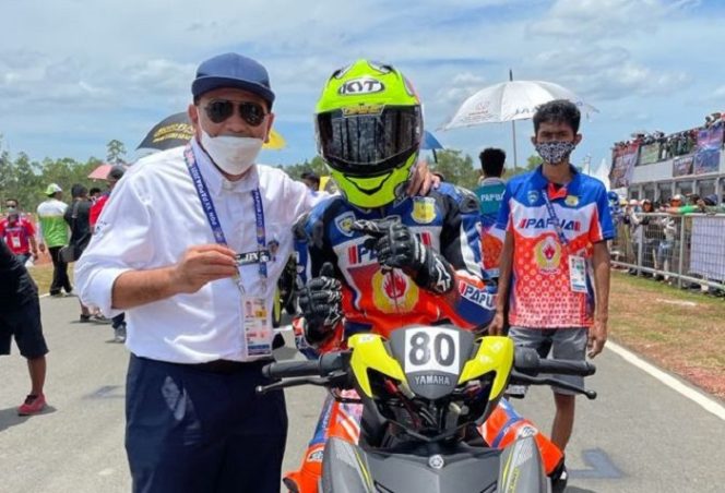 
					Eddy Saputra & Kontingen PAPUA PON XX