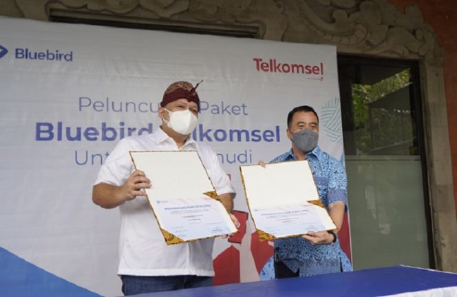 
					Nota kesepahaman (MoU) antara Telkomsel dan Bluebird di Jakarta, Hari Kamis, 7 Oktober 2021