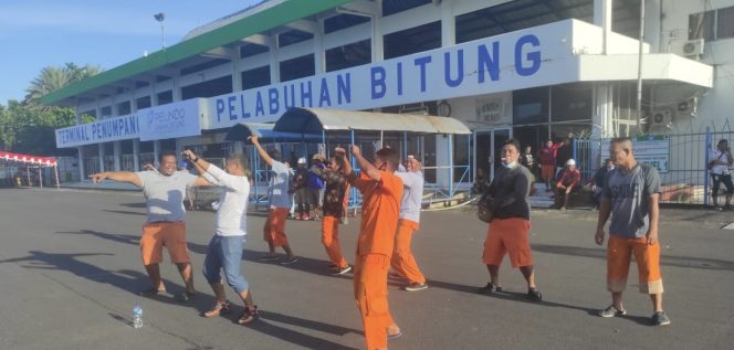 
					Cegah Covid 19, Kanit Intel KPS Senam Bersama Buruh Di Pelabuhan Bitung