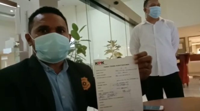 
					Mantan Bupati Inhu Dilaporkan ke KPK