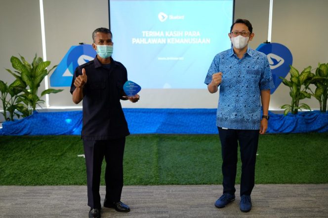 Sambut Sumpah Pemuda, Bluebird Serahkan Apresiasi Kepada Ratusan Pahlawan Kemanusiaan