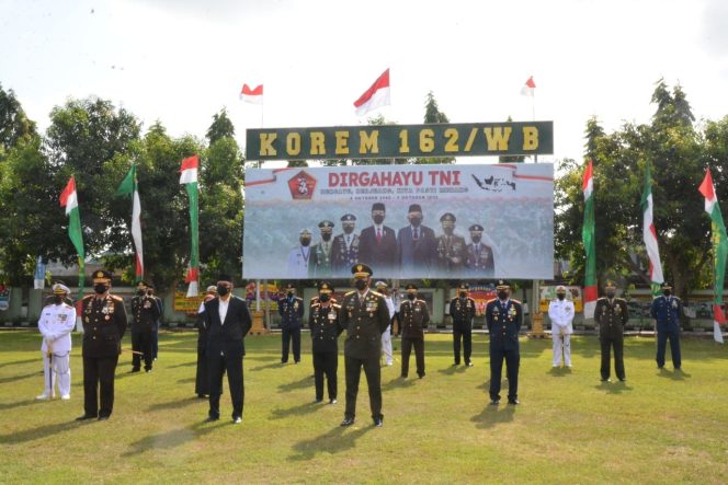 
					Forkopimda NTB Ikuti Upacara Peringatan HUT TNI Ke-76 Secara Virtual