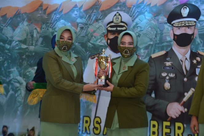 
					Raih Penghargaan Saat HUT TNI ke-76, Persit KCK Cabang XXV Kodim 1606 Ucapkan Terima Kasih