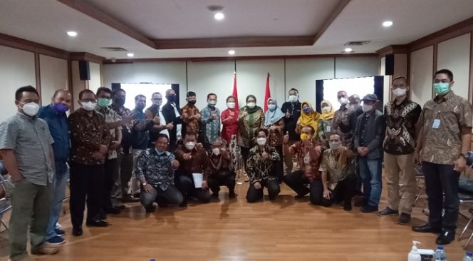 
					Ngopi Bareng Tripartit, Kegiatan mempererat tali silaturahmi antar unsur-unsur dalam tripartit.