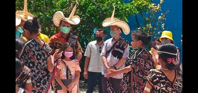 
					Emanuel Melkiades LakaLena Pesankan NTT Capai Target Herd Immunity