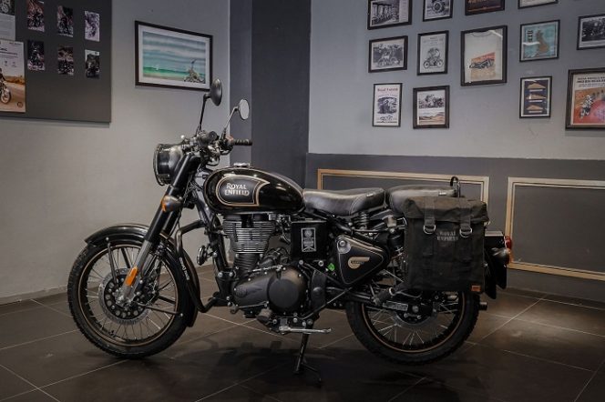 
					Royal Enfield Classic Tribute Black 