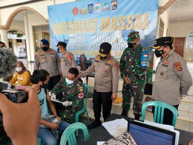 
					Tim Kesehatan Kodim 1628/SB Bersinergi Sukseskan Serbuan Vaksinasi Di Sumbawa Barat
