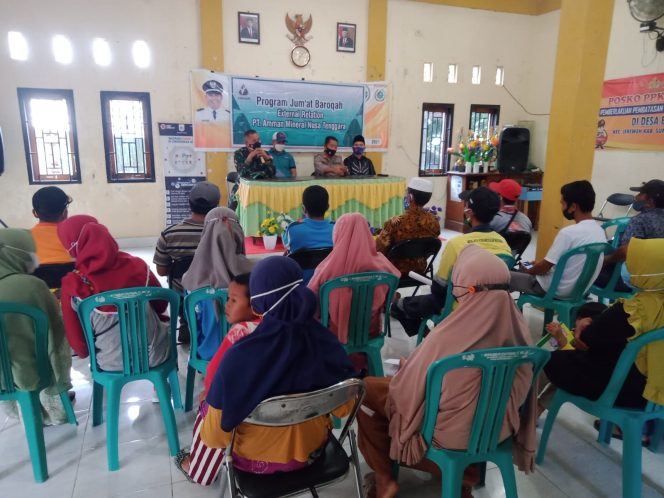 
					Ringankan Beban Masyarakat Ditengah Pandemi Covid-19, Dandim 1628/SB Berikan Bantuan Sembako