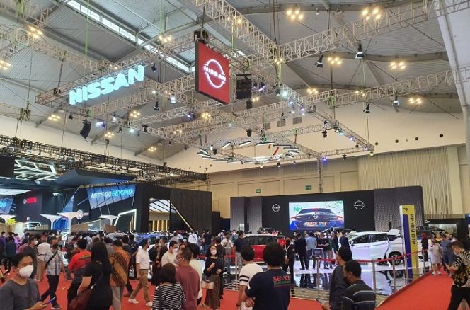 
					Stand Nssan yang menarik pengunjung di Ajang GIIAS 2021