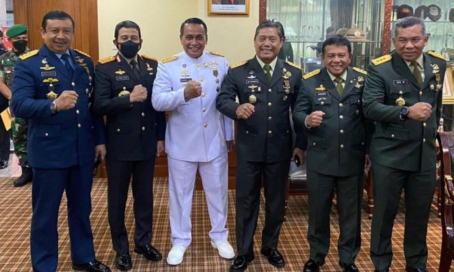 
					Dankodiklatad Terima Bintang Bhayangkara Pratama Di Mabes Polri