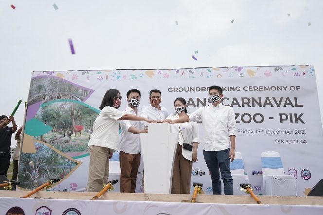 
					Penekanan Tombol Sirene 
 groundbreaking  sebagai tanda akan dimulainya pembangunan  RANS Carnaval City Zoo.