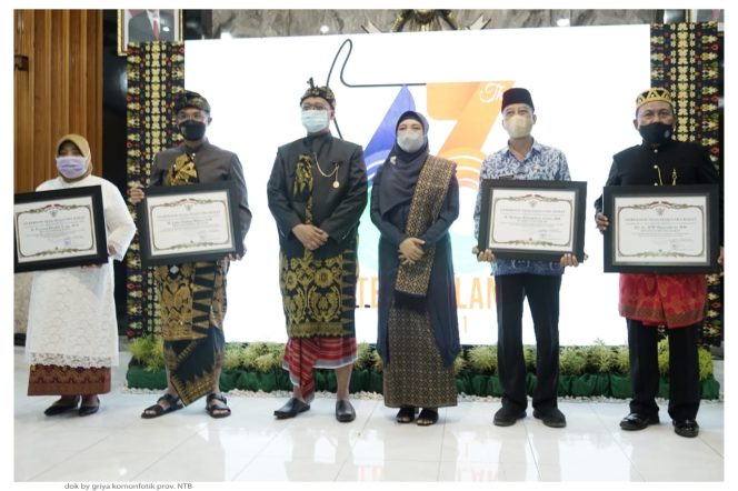 
					Kado HUT NTB ke 63, Gubernur Bang Zul Tandatangani Dua MOU