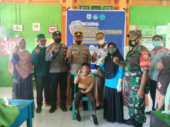 
					Anggota Kodim 1628/SB Bersinergi Gencarkan Vaksinasi Dan Kawal Launcing Vaksinasi Usia 6 – 11 Tahun