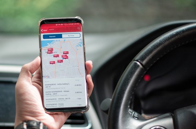 
					Shop&Drive Mobile App dengan berbagai fitur seperti lokasi gerai, informasi promo dan produk, tips, serta alert, menjadi salah satu channel online Shop&Drive untuk mempermudah konsumen dalam menjaga performa kendaraan.