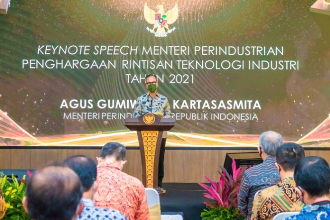 
					Menteri Perindustrian Agus Gumiwang Kartasasmita pada acara Penganugerahan Penghargaan Rintisan Teknologi Industri Tahun 2021 di Jakarta.