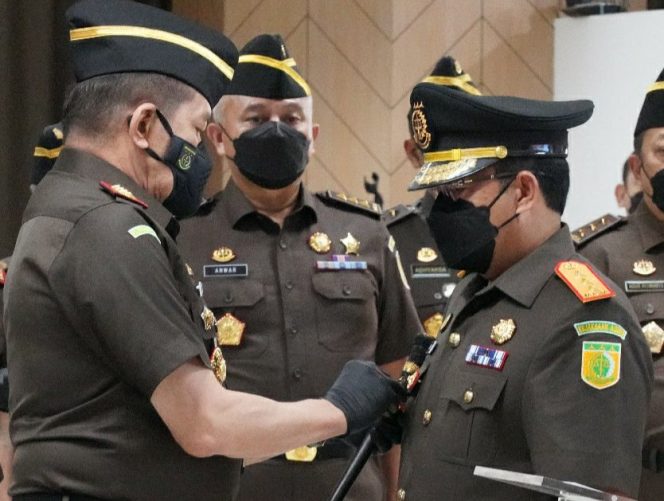 
					Jaksa Agung RI Secara Resmi Lantik Dr. Sunarta Sebagai Wakil Jaksa Agung
