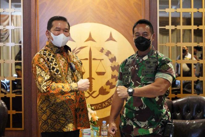 
					Ada Apa Panglima TNI Sambangi Kejaksaan Agung