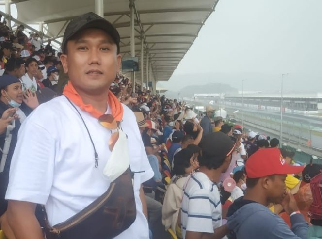 
					Meski Hujan Petir, Antusias Penonton Tak Memudar Saksikan MotoGP Mandalika