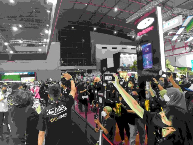 
					IIMS Hybrid 2022, Hari Terakhir Jumlah Pengunjung Tembus 378 Ribu Orang