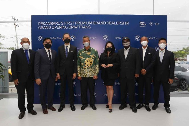 
					BMW Group Indonesia bersama PT Karyatama Trans Niaga Resmikan Diler Kendaraan Premium Terlengkap Pertama di Pekanbaru
