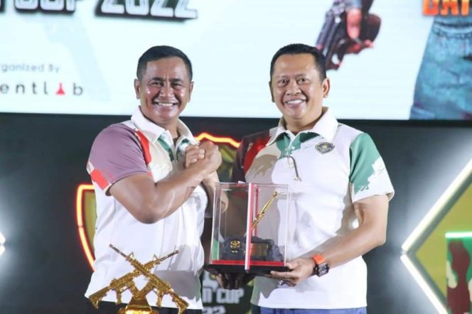 
					Bersama Pangkostrad dan Danjen Kopassus, Waketum Golkar Bamsoet Dorong Atlet E-Sport Indonesia Raih Prestasi Internasional