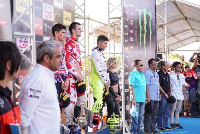 
					Tutup MXGP Indonesia 2022, Bamsoet Serahkan Trophy Juara MXGP Samota Kepada Tim Gajser