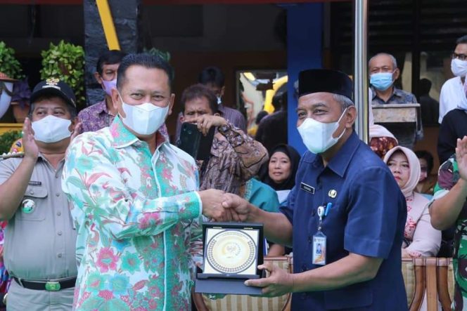 
					Ketua MPR RI Bamsoet Kunjungi SMPN 49 Jakarta, Beri Motivasi Sambil Bersilaturahmi dengan Mantan Gurunya