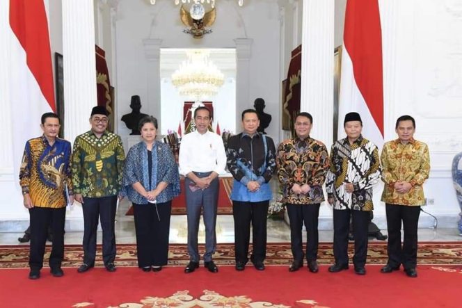 
					Rapat Konsultasi Pimpinan MPR RI dengan Presiden Joko Widodo