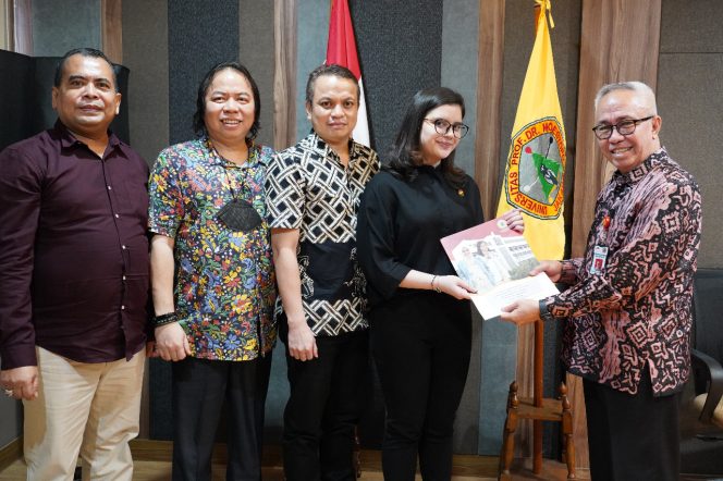 
					Cicit Pahlawan Nasional Dapat Kuliah Gratis Dari Universitas Moestopo