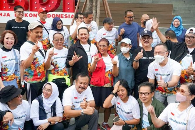 
					Bamsoet bersama Sejumlah Menteri Kabinet dan Wartawan Senior Nikmati Jalan Pagi di Kawasan Sarinah