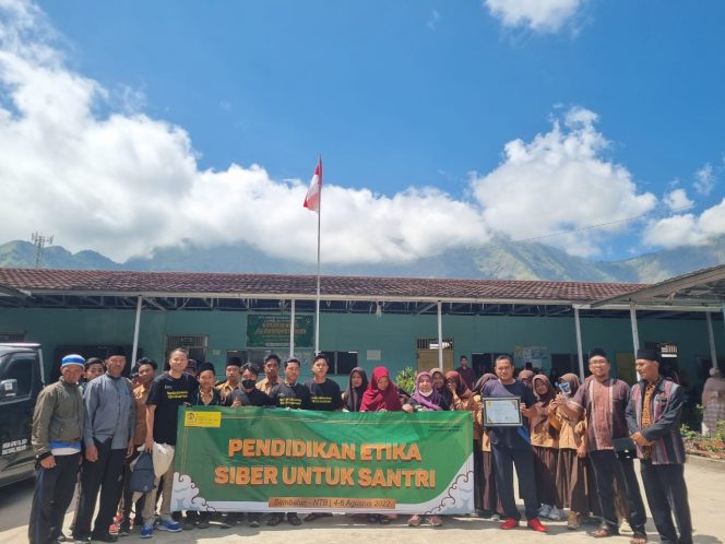 
					Sekolah Kajian Stratejik dan Global Universitas Indonesia Ajari Santri Etika Bermedia Sosial