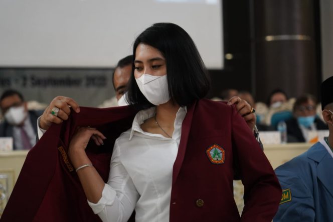 
					Mahasiswa Baru Universitas Moestopo Kuat dengan Semangat Cinta Tanah Air / Foto: UPDM (B)