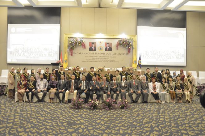 
					FKG Universitas Moestopo Angkat Sumpah 31 Dokter Gigi Baru / Foto: Dok UPDM (B)